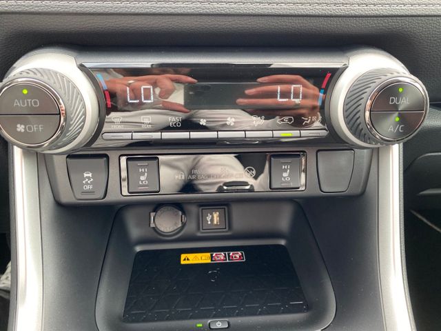 RAV 4 Hybrid 4x2 Team Deutschland