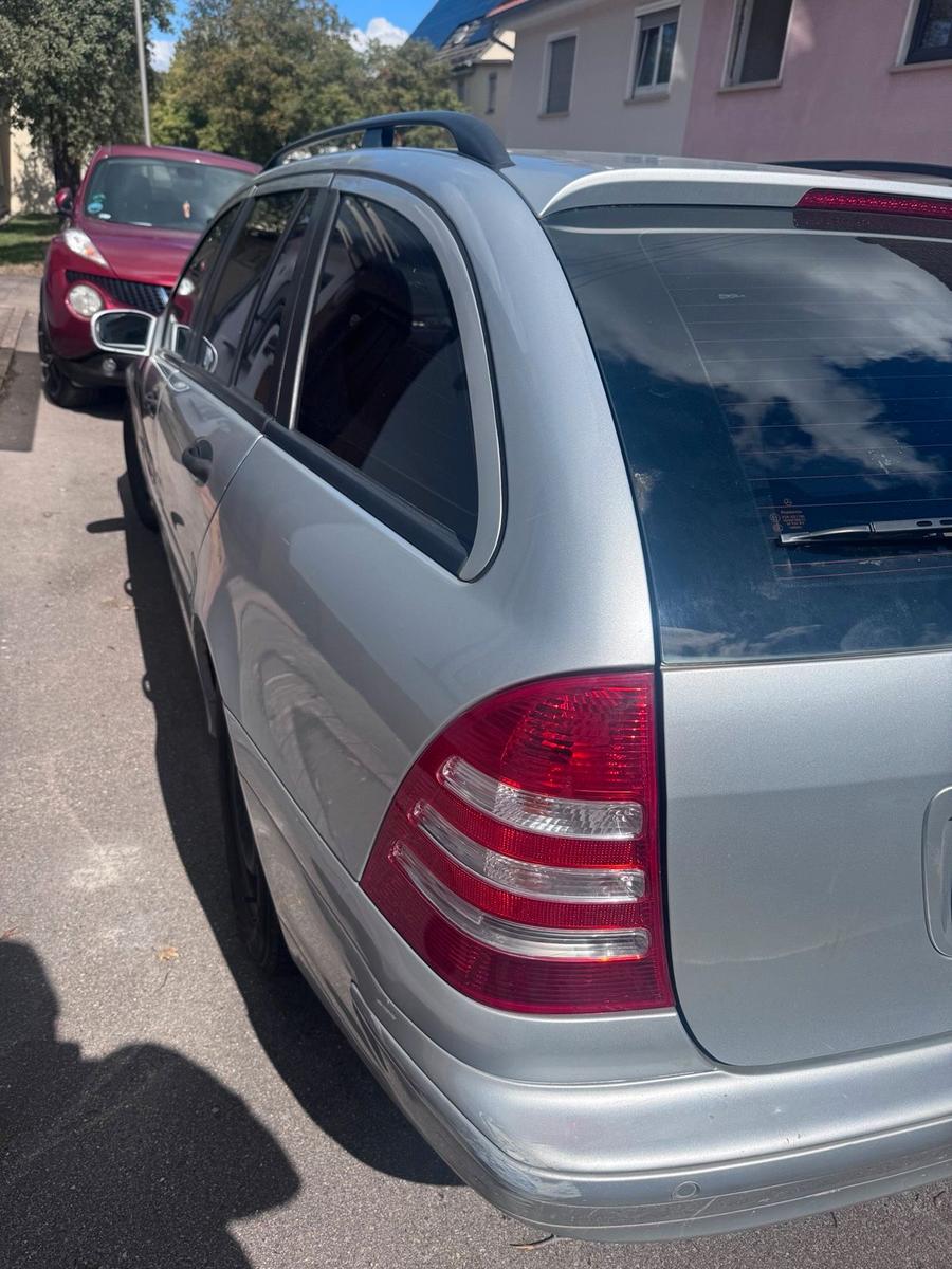 Mercedes-Benz C200 2006 — rear view