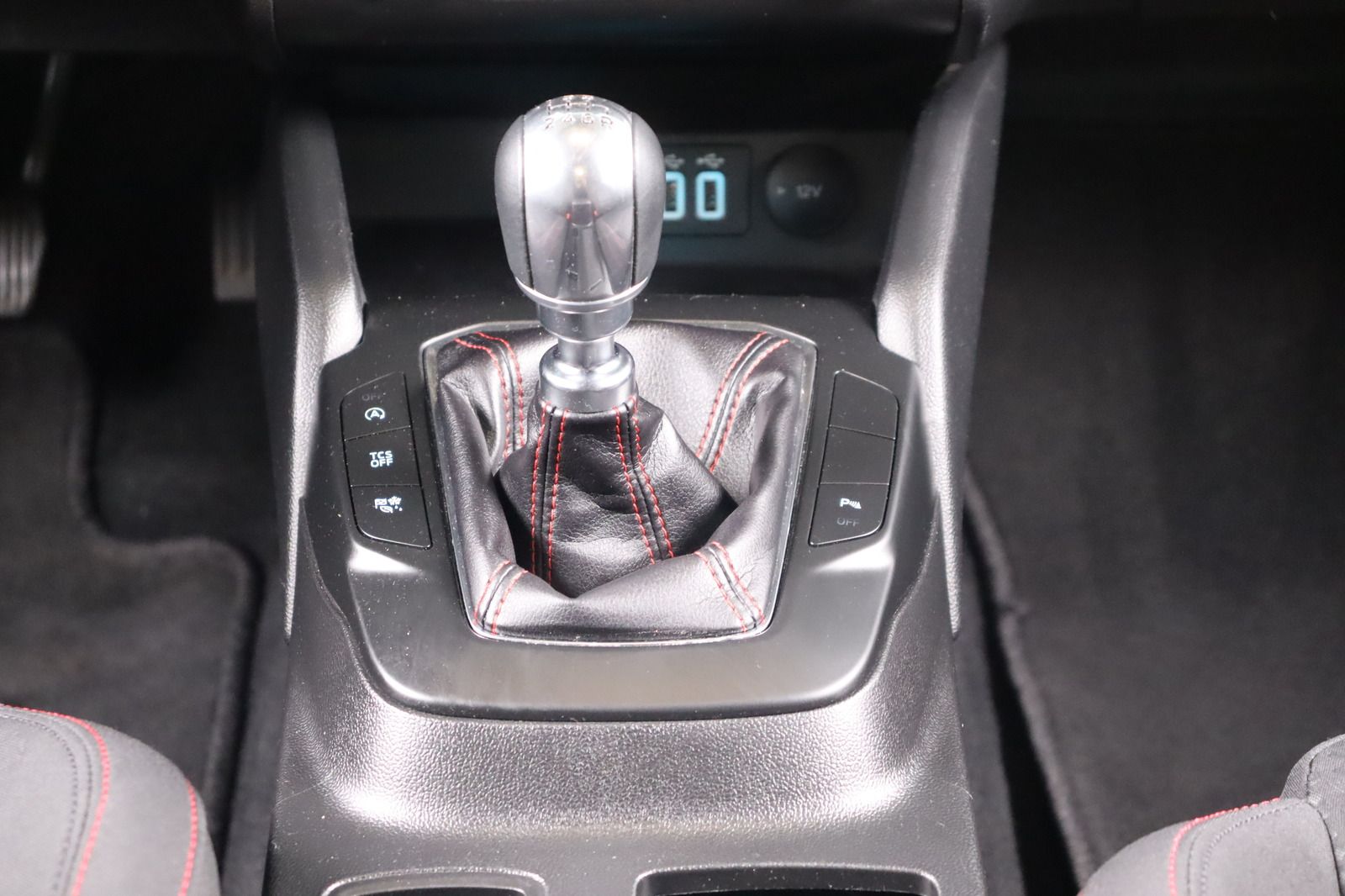 Fahrzeugabbildung Ford Focus St-Line * LED * Keyless * Navi * RFK
