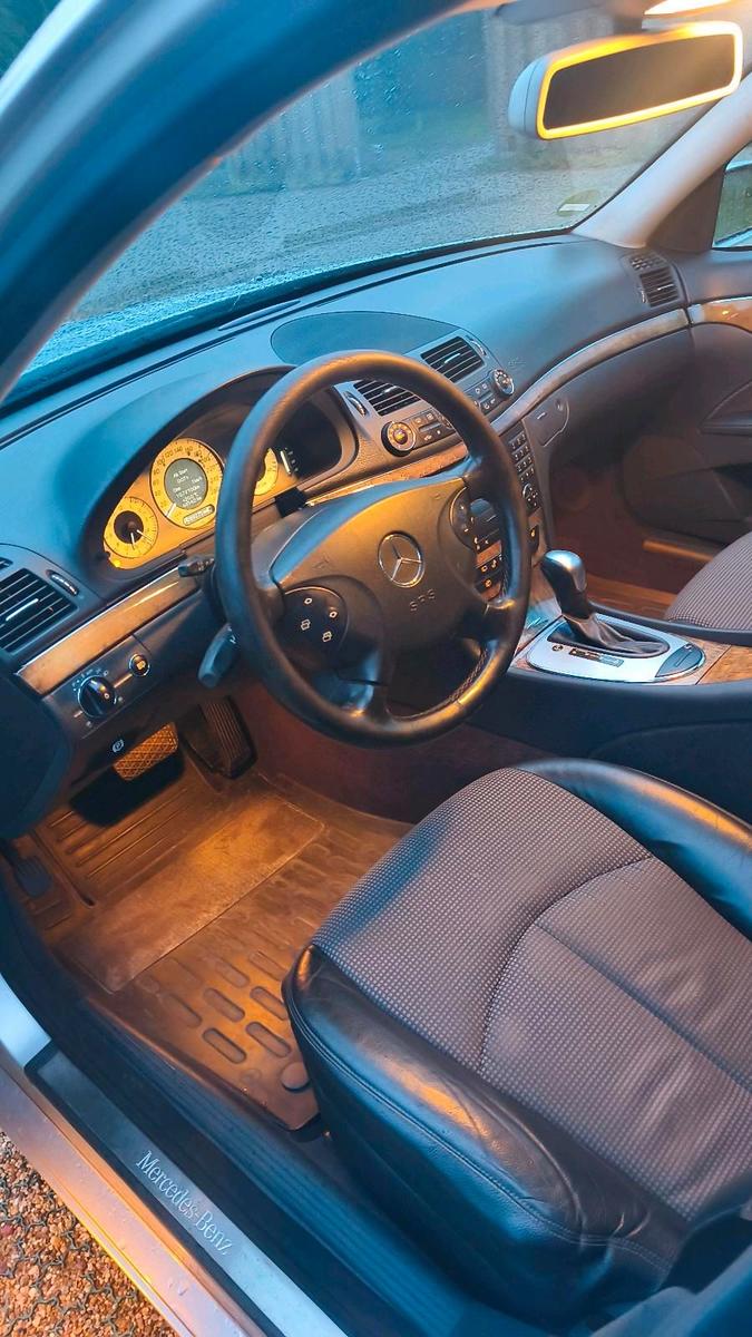 Mercedes-Benz E220 2004 — photo 7