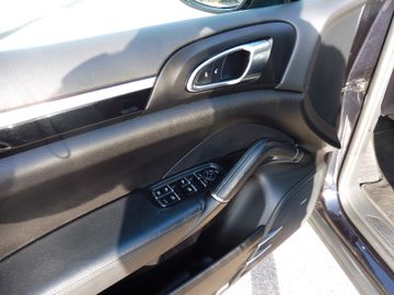 Porsche Cayenne - 12