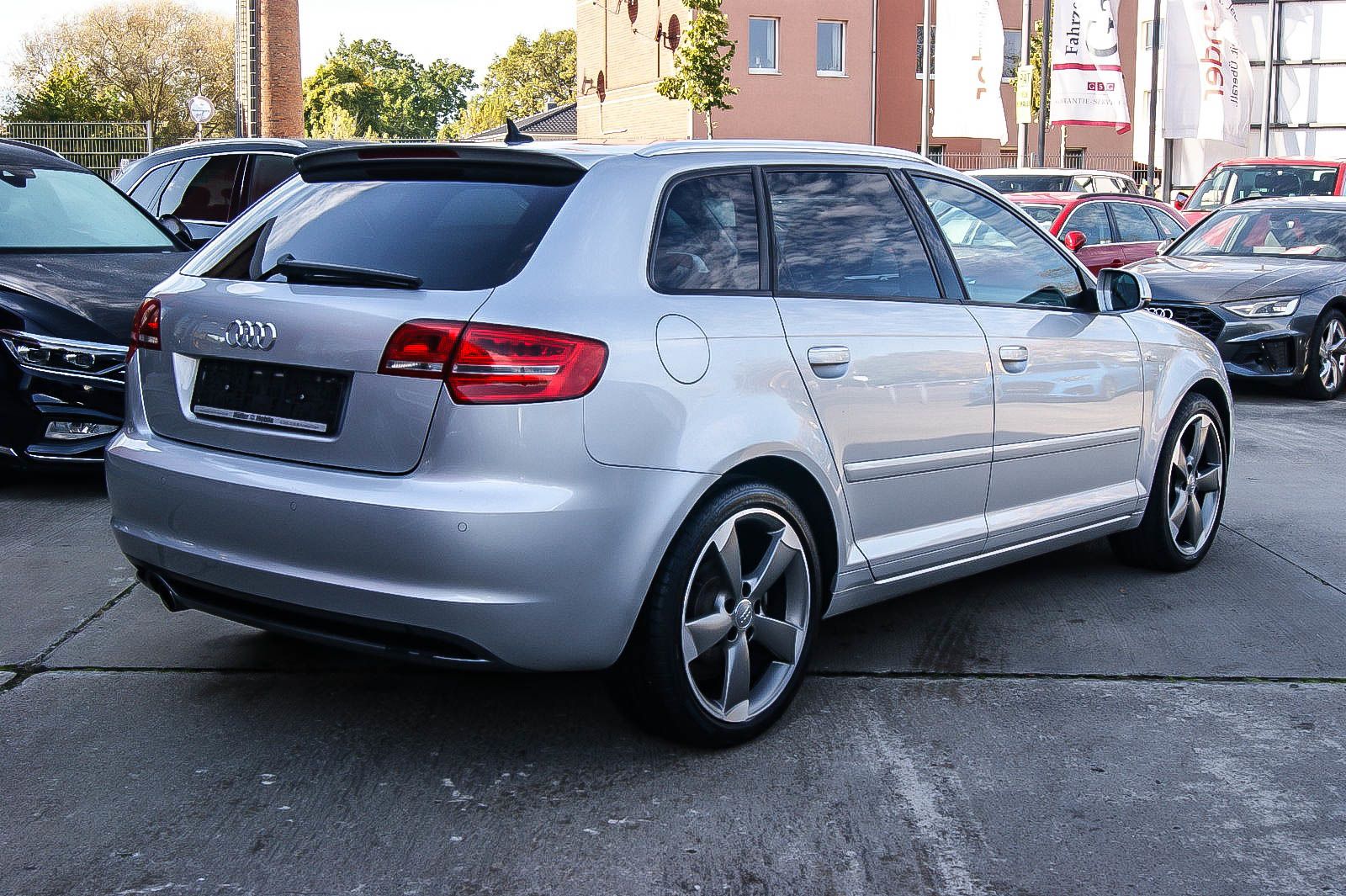 Fahrzeugabbildung Audi A3 Sportback 20TDI S-LINE DSG XENON NAVI SPORT