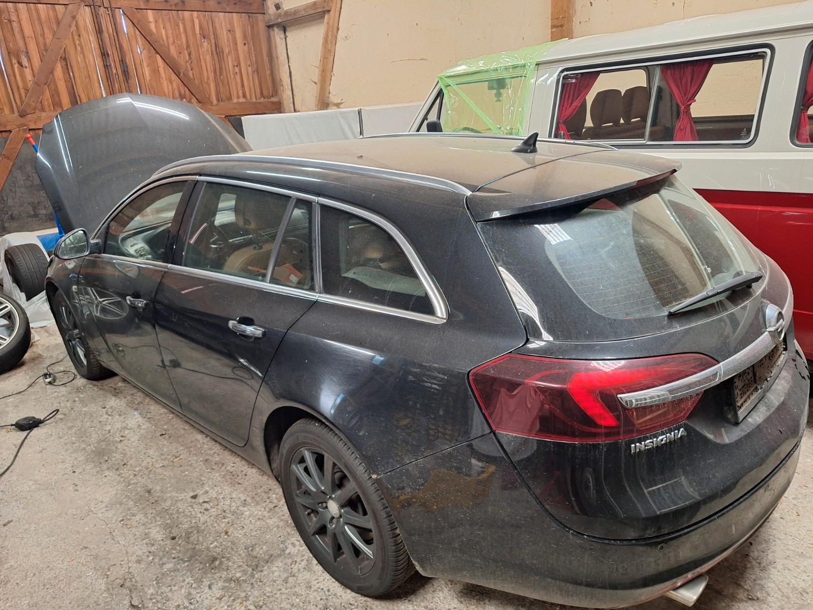 Opel Insignia 2013 — rear view