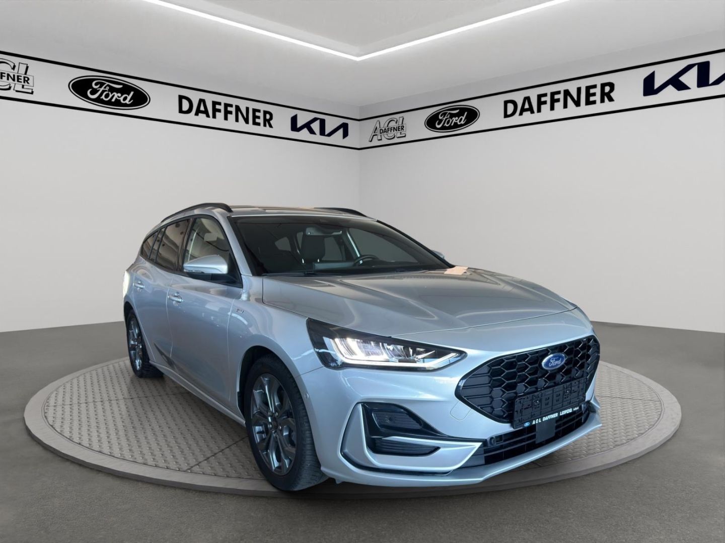 Fahrzeugabbildung Ford Focus Turnier ST-Line X AHK, WINTERPAKET