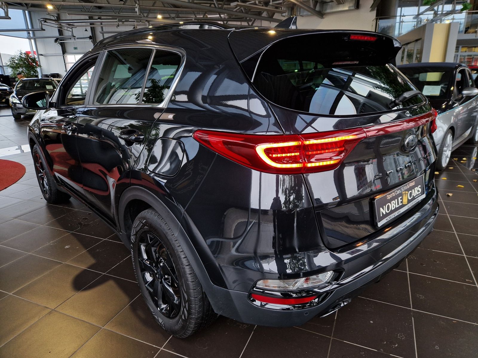 Fahrzeugabbildung Kia Sportage Black Edition 4WD PREMIUM LED NAVI ALU