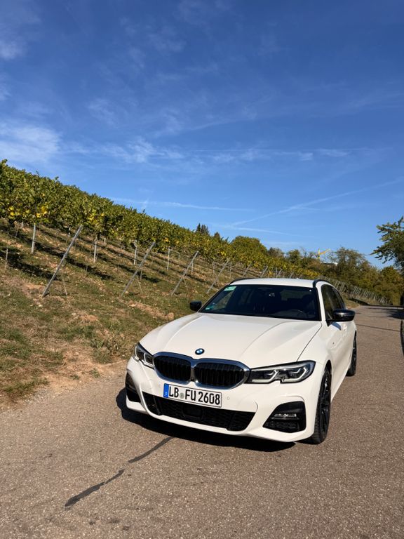 Image of BMW 320