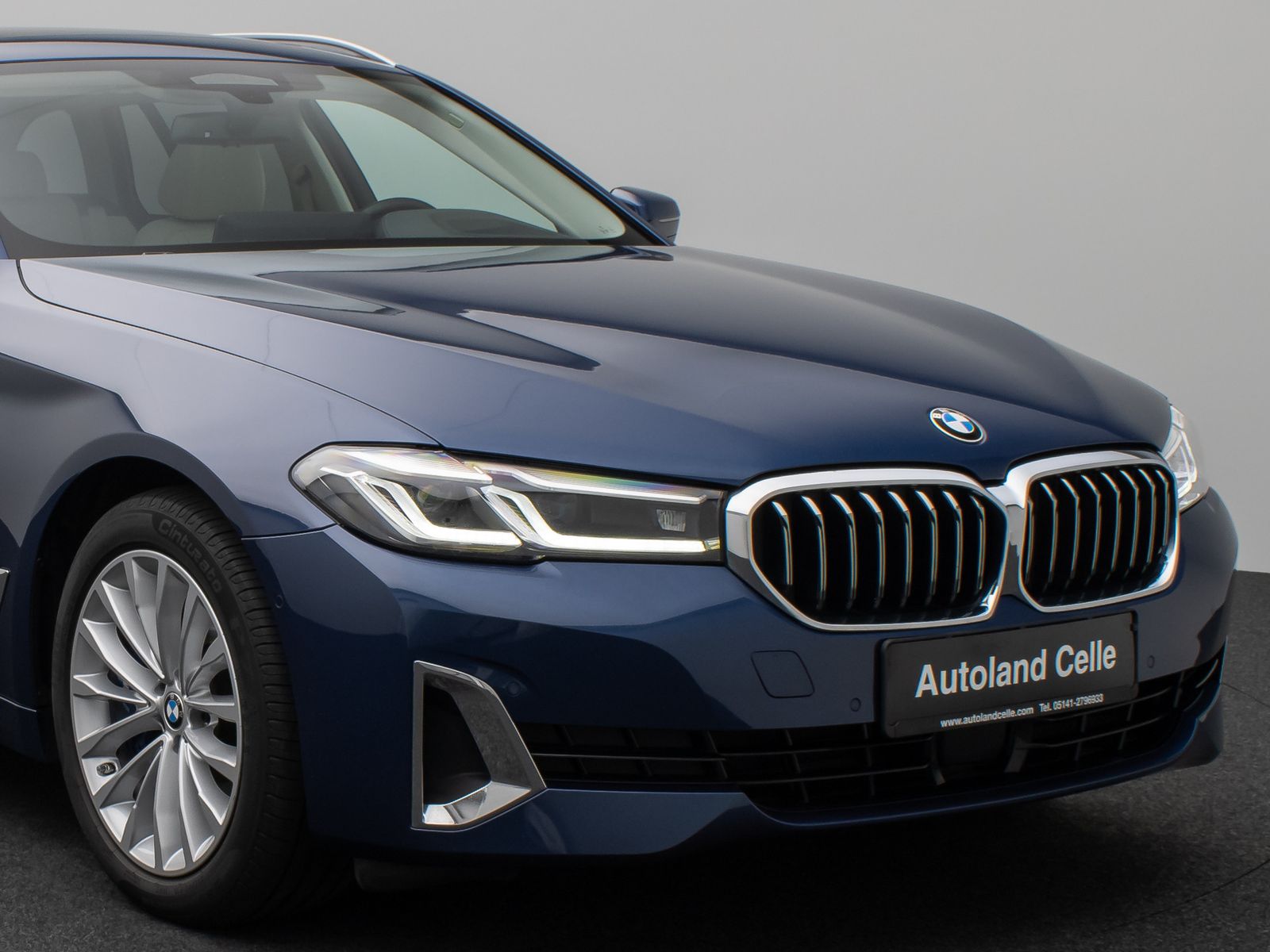Fahrzeugabbildung BMW 530d Luxury Line Panorama Kamera HUD DAB Sport