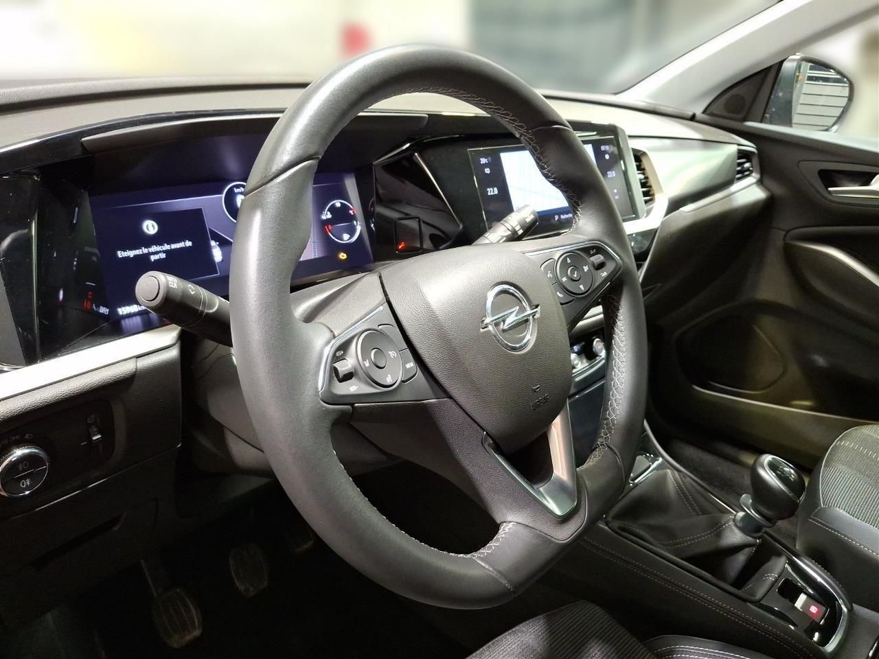 Fahrzeugabbildung Opel Grandland 1.2T Elegance - Navi, Matrix-Licht, KA