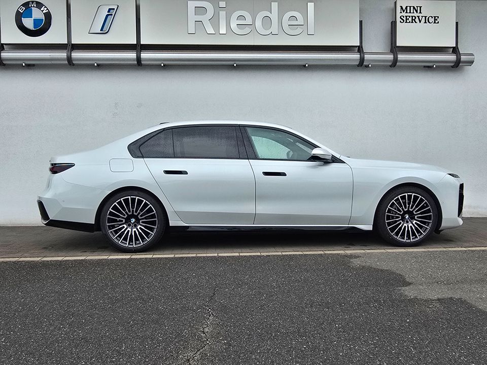 BMW 740d xDrive M Sportpaket Standhzg Pano DAPro B&W foto 2