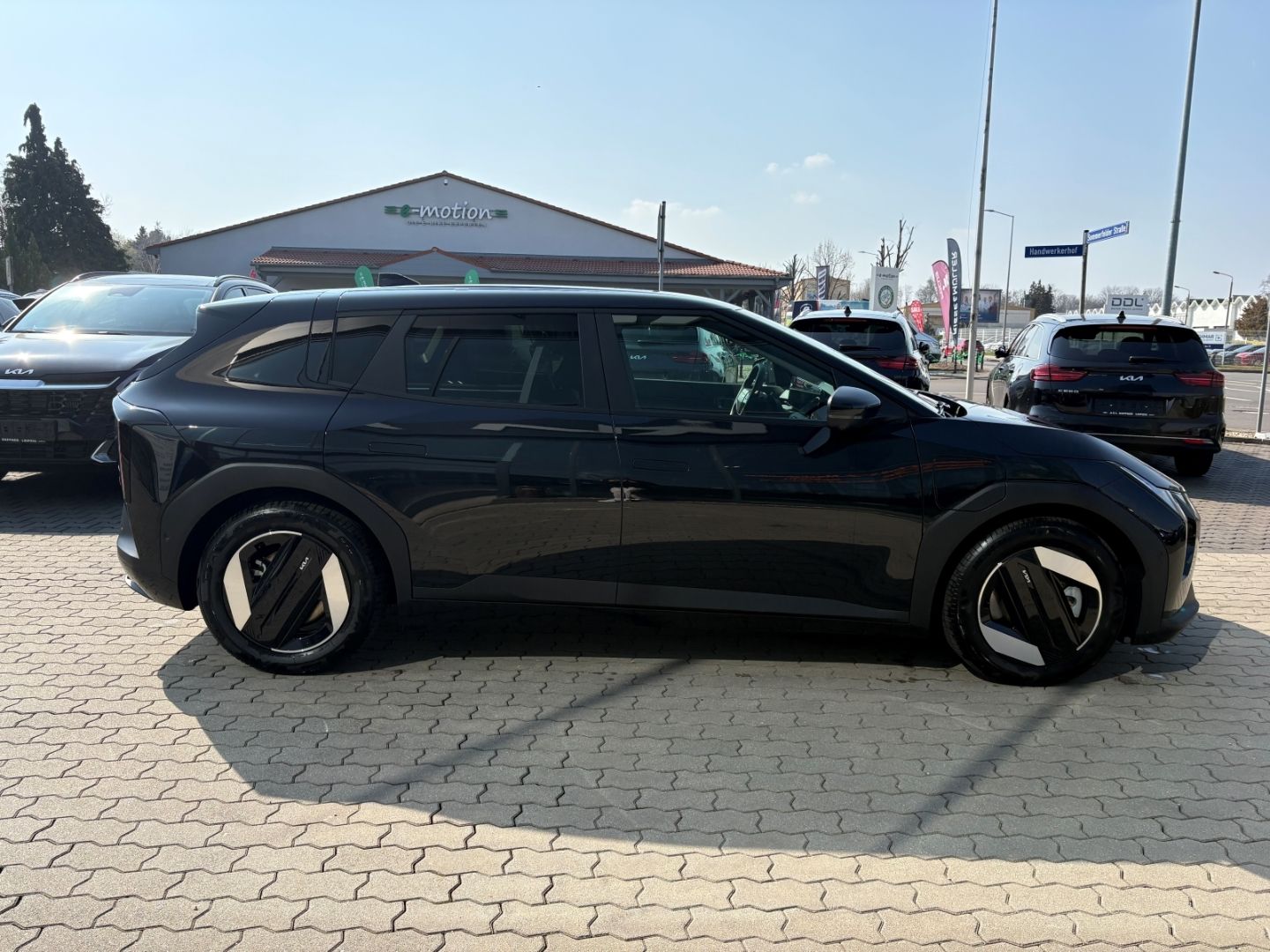Fahrzeugabbildung Kia EV4 150 kW Earth NotBremsAss Leder 360°Kamera