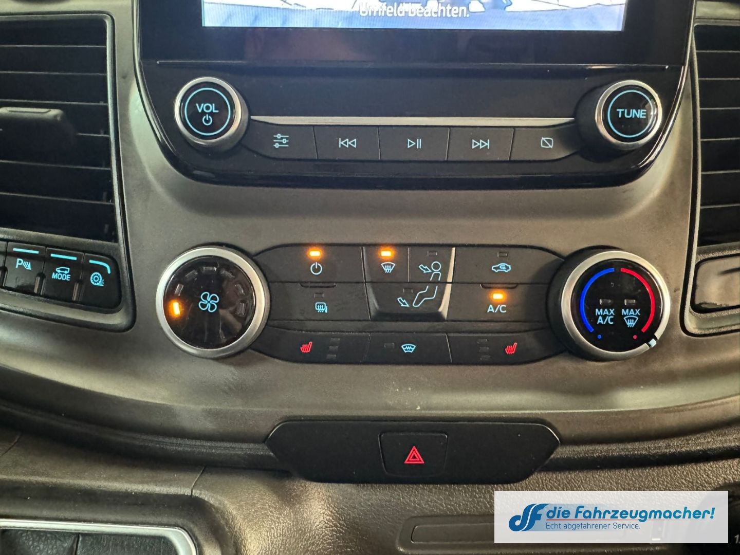 Fahrzeugabbildung Ford Transit Custom Kasten 300 L2 Trend AHK Navi Appl