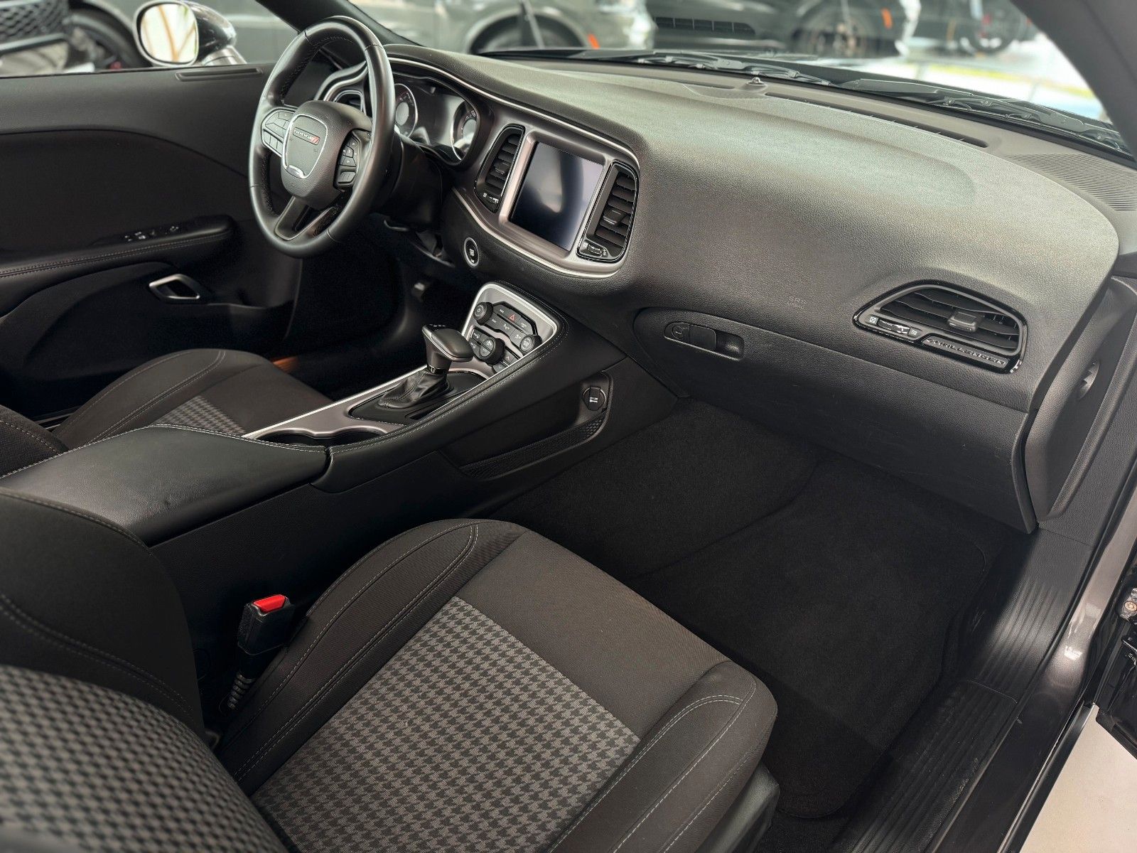 Fahrzeugabbildung Dodge Challenger SXT 3.6 V6 Navi Alpine CarPlay LPG