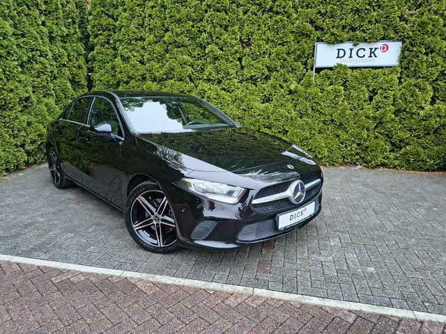 Mercedes-Benz A 200 7G MBUX+T-LEDER+SHZ+AMBIENTE+AHK+MFL+LM18"