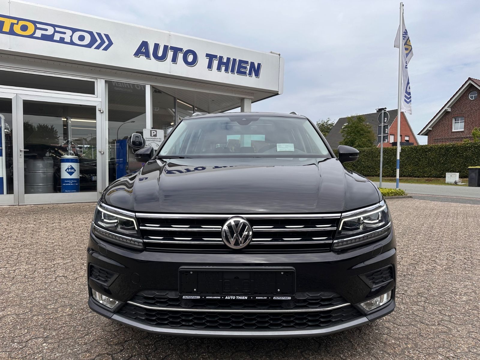 Fahrzeugabbildung Volkswagen Tiguan 2.0 TDI 4M Highline Pano/AHK/ACC/Navi/LED