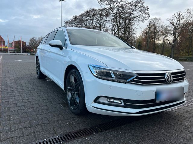 Volkswagen VW Passat R-Line Tip Top Panorama ACC AHK ...