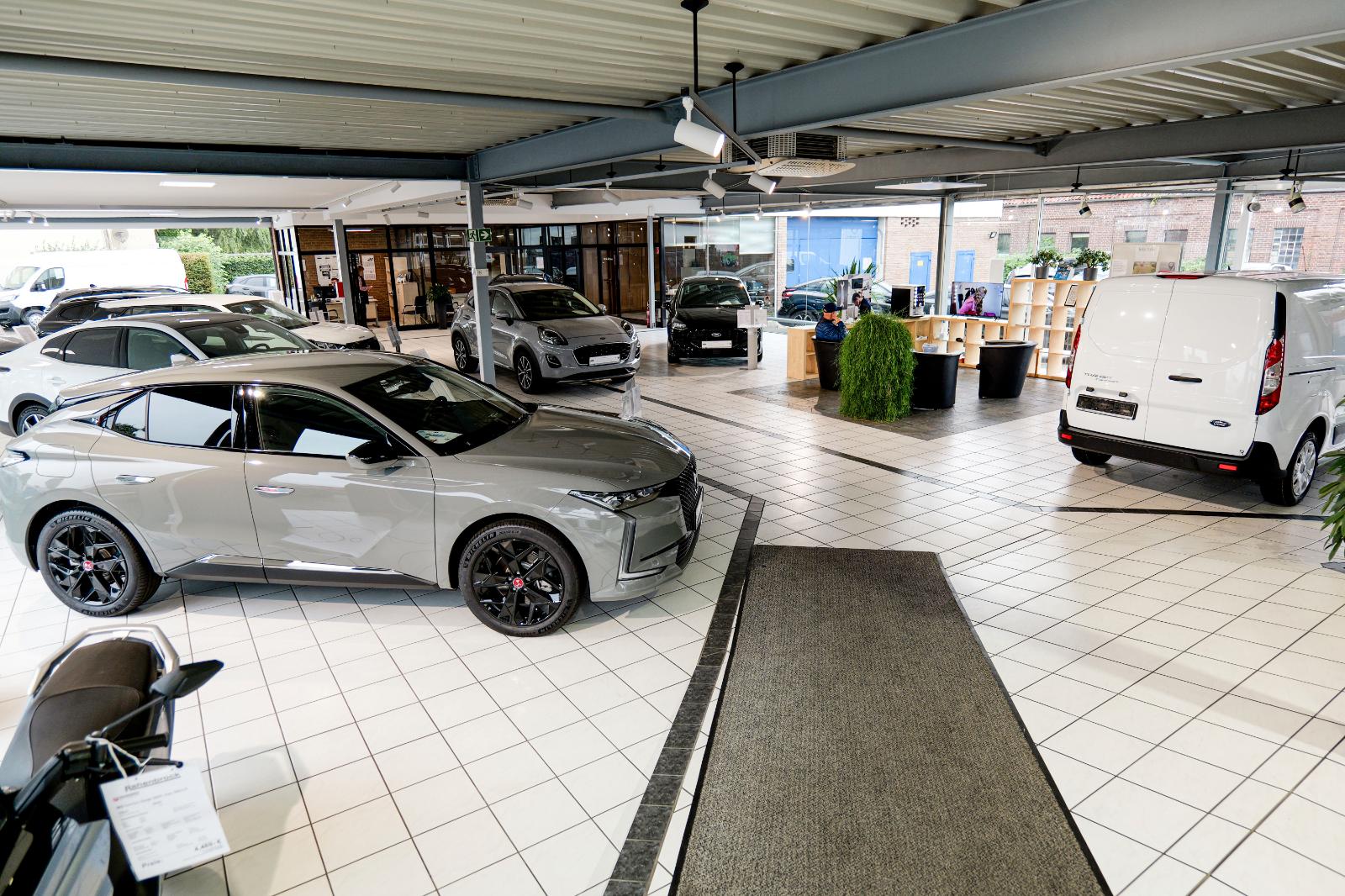 showroom-image-top