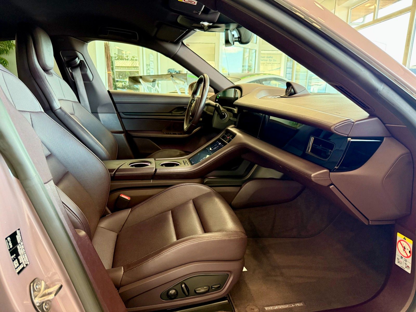 Fahrzeugabbildung Porsche Taycan Performance/HeadUP/SportDesign/APPROVED
