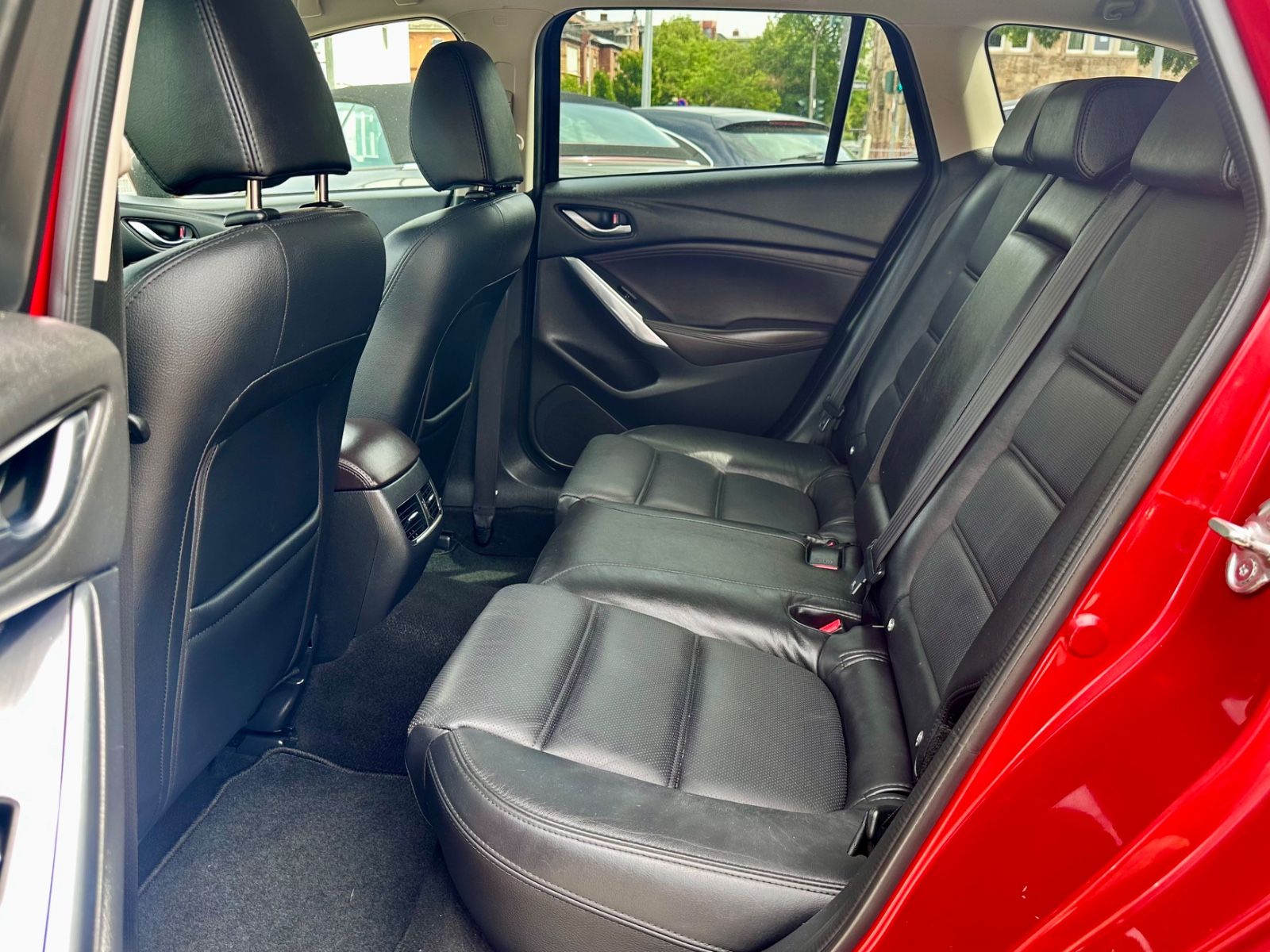 Fahrzeugabbildung Mazda 6 KOMBI SPORTS-LINE AWD ALLRAD*HEAD-UP*