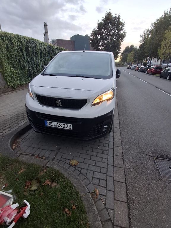 Image of Peugeot Traveller
