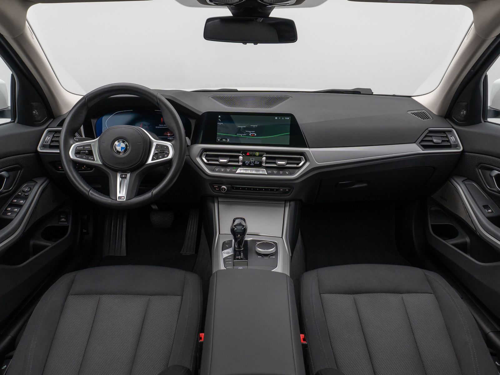 Fahrzeugabbildung BMW 320d  xD Panorama Kamera HUD DAB H/K Lenkradhzg