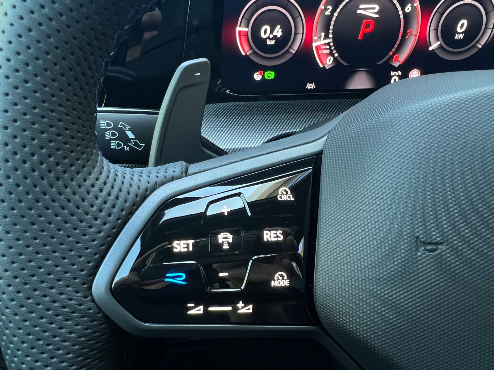 Fahrzeugabbildung Volkswagen Golf VIII R 2.0 TSI DSG 4MOTION *R-Performance,