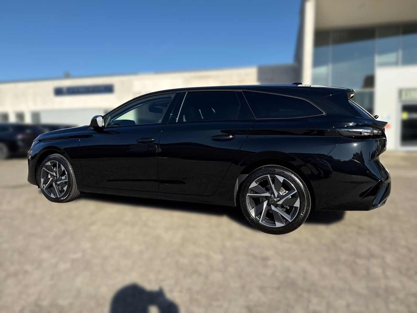 Fahrzeugabbildung Peugeot 308 SW Hybrid 145 Allure 1.2 LED ACC 2-Zonen-Kli