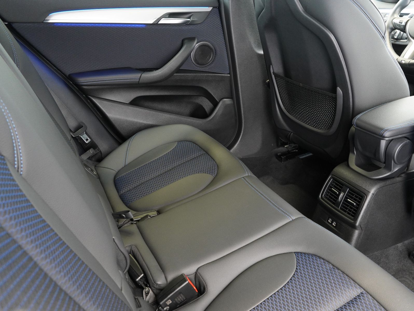 Fahrzeugabbildung BMW X2 sDrive 20 i M Sport LED/HEADUP/KEYLESS/KAMERA