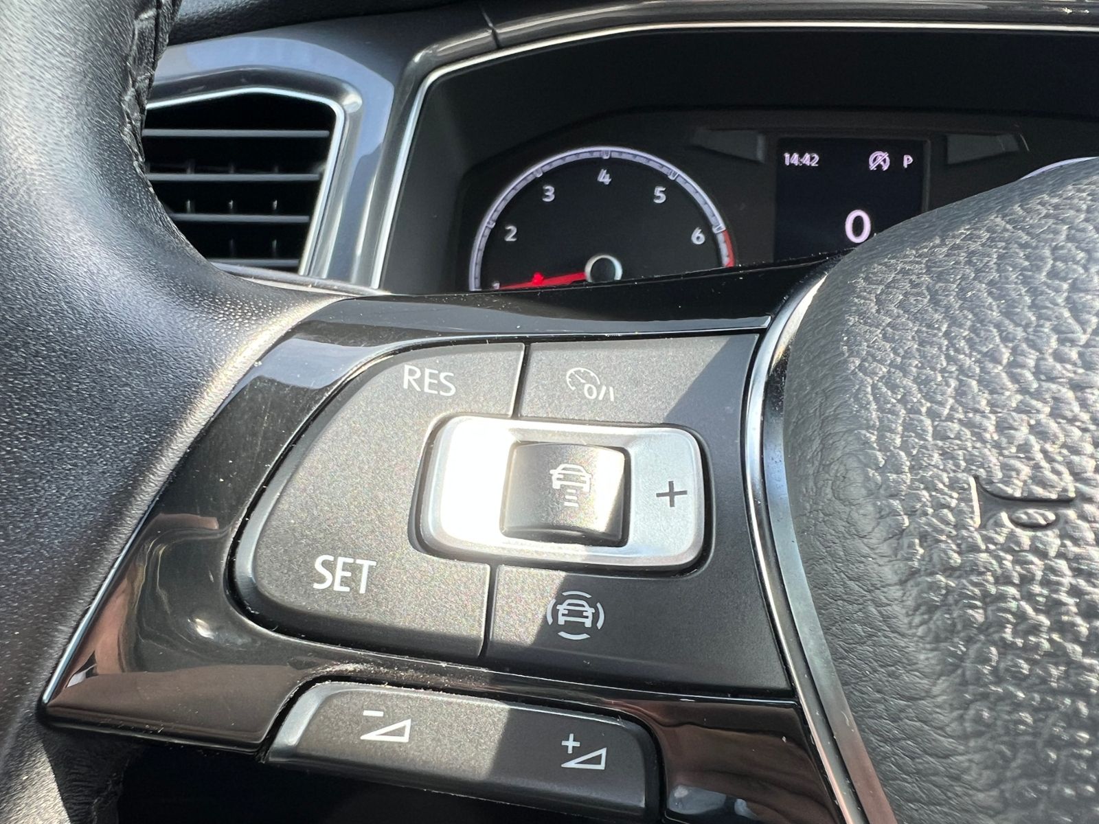 Fahrzeugabbildung Volkswagen T-Roc Sport 1.5 TSI DSG