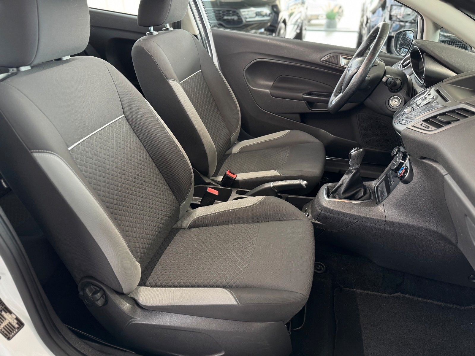 Fahrzeugabbildung Ford Fiesta 1.25 SYNC Edition  "GARANTIE Klima PDC"