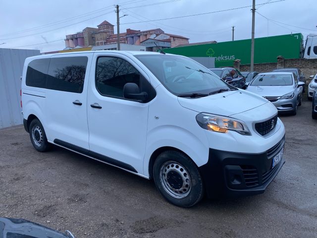 Peugeot Traveller 8seats