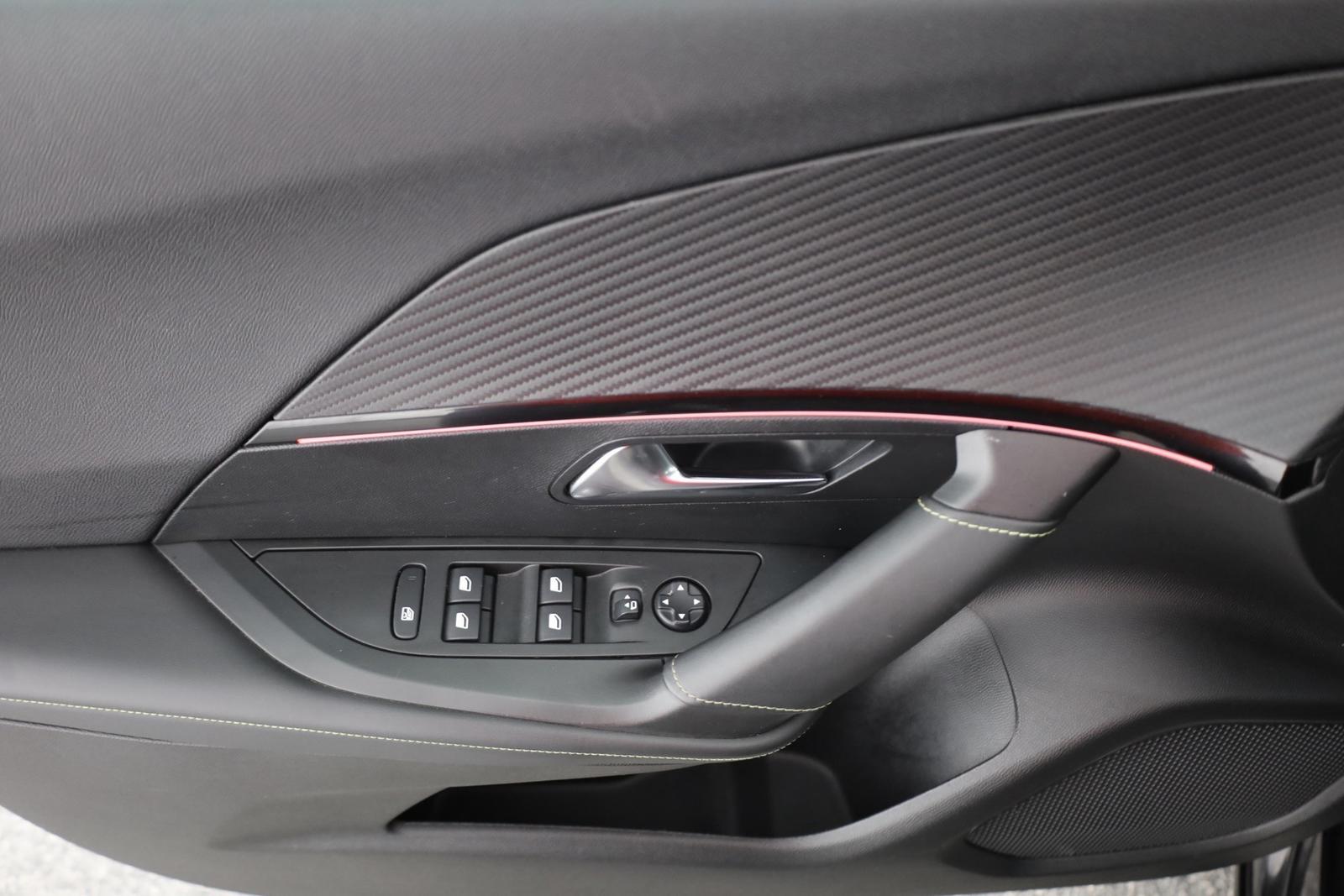Peugeot 2008 GT PureTech 130 Aut. LED Navi Kamera