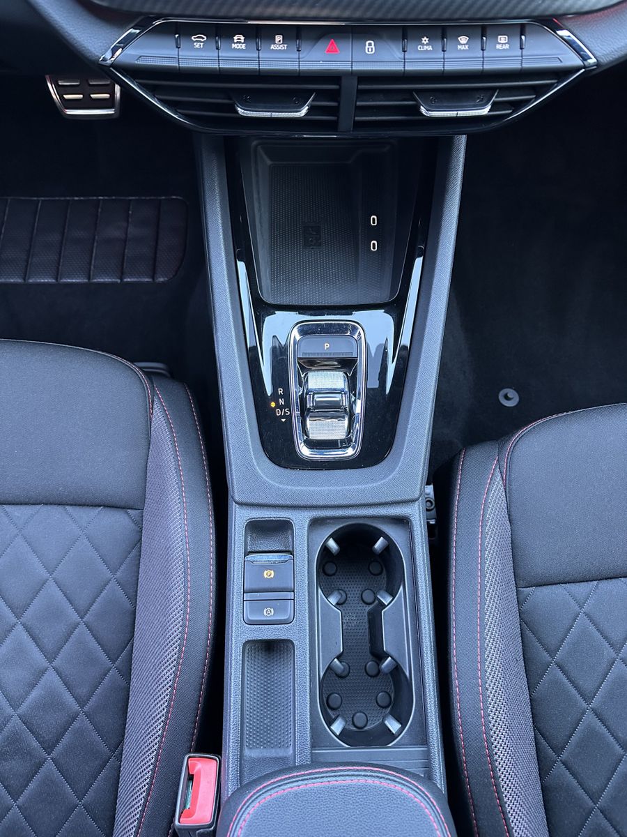 Fahrzeugabbildung SKODA Octavia Combi 1.4 TSI DSG RS iV NAV+LED+VCOCK+PP