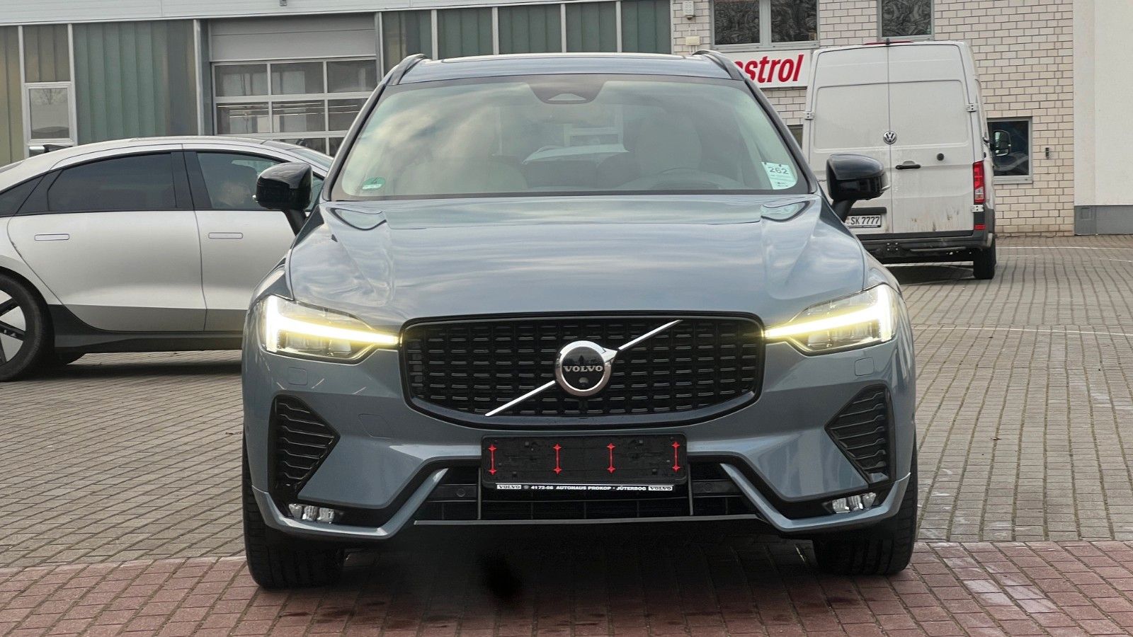 Fahrzeugabbildung Volvo XC60 B5 D Ultimate Dark AWD*360°*AHK*HUD*LUFT*