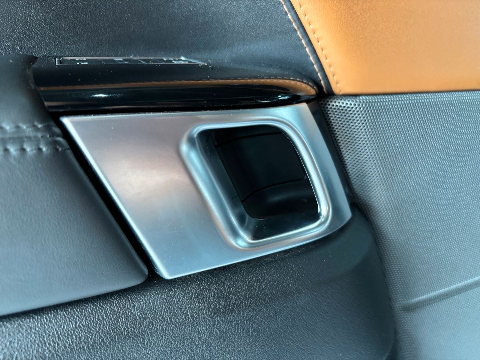 Fahrzeugabbildung Land Rover Range Rover Sport D350 /PANO/MERIDIAN/KEYLESS