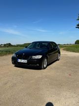 BMW 318i Anhängerkupplung, Apple CarPlay  - BMW 3 Series: Anhängerkupplung