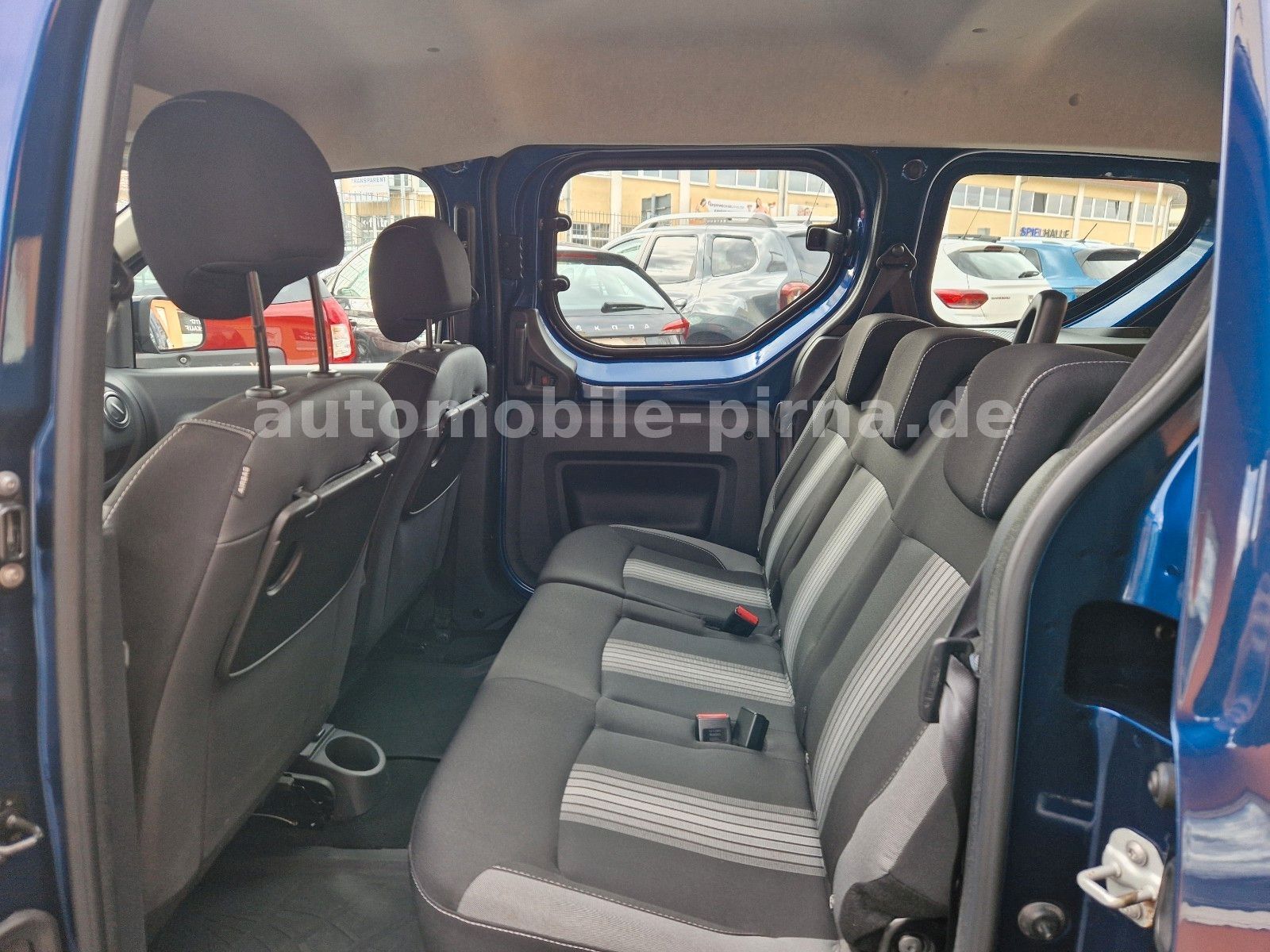 Dokker Stepway Celebration TCe 115 NAVI/SHZ/AHK