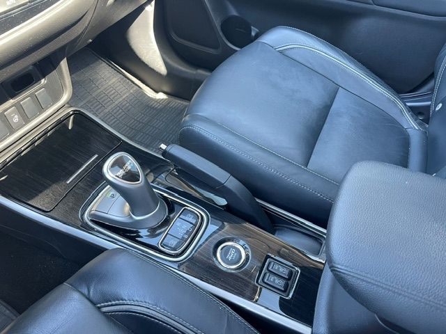 Fahrzeugabbildung Mitsubishi Outlander PHEV Top 4WD 360° AHK Leder DAB Schieb