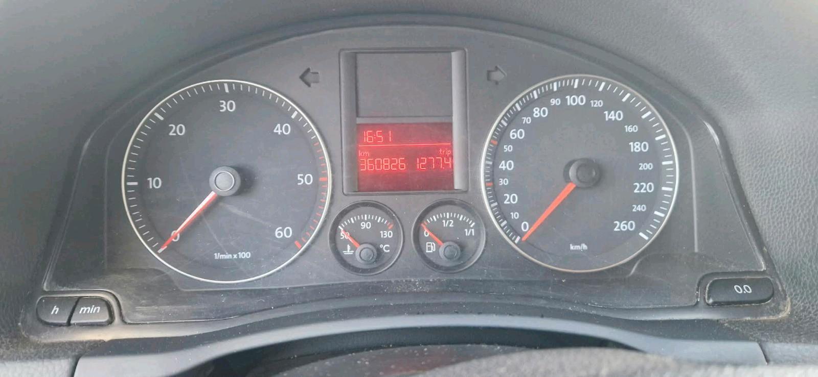 Volkswagen Golf 2007 — салон