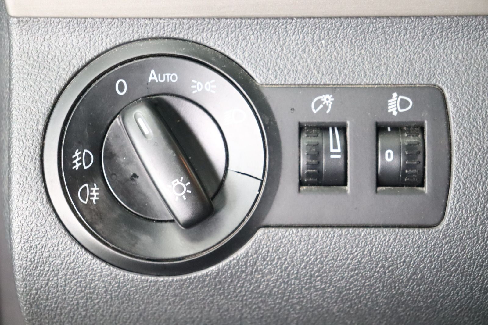 Fahrzeugabbildung Volkswagen Touran 1.4 TSI DSG 7- Sitzer * HU/AU 05.27