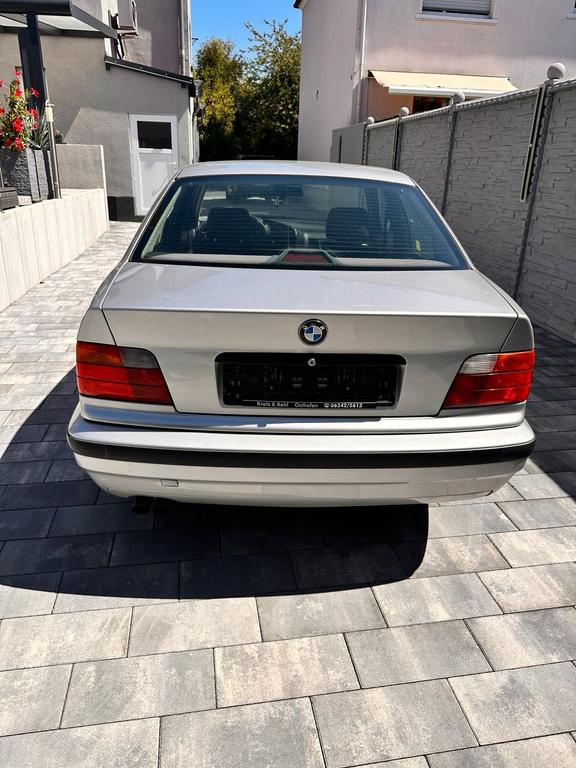 BMW 325