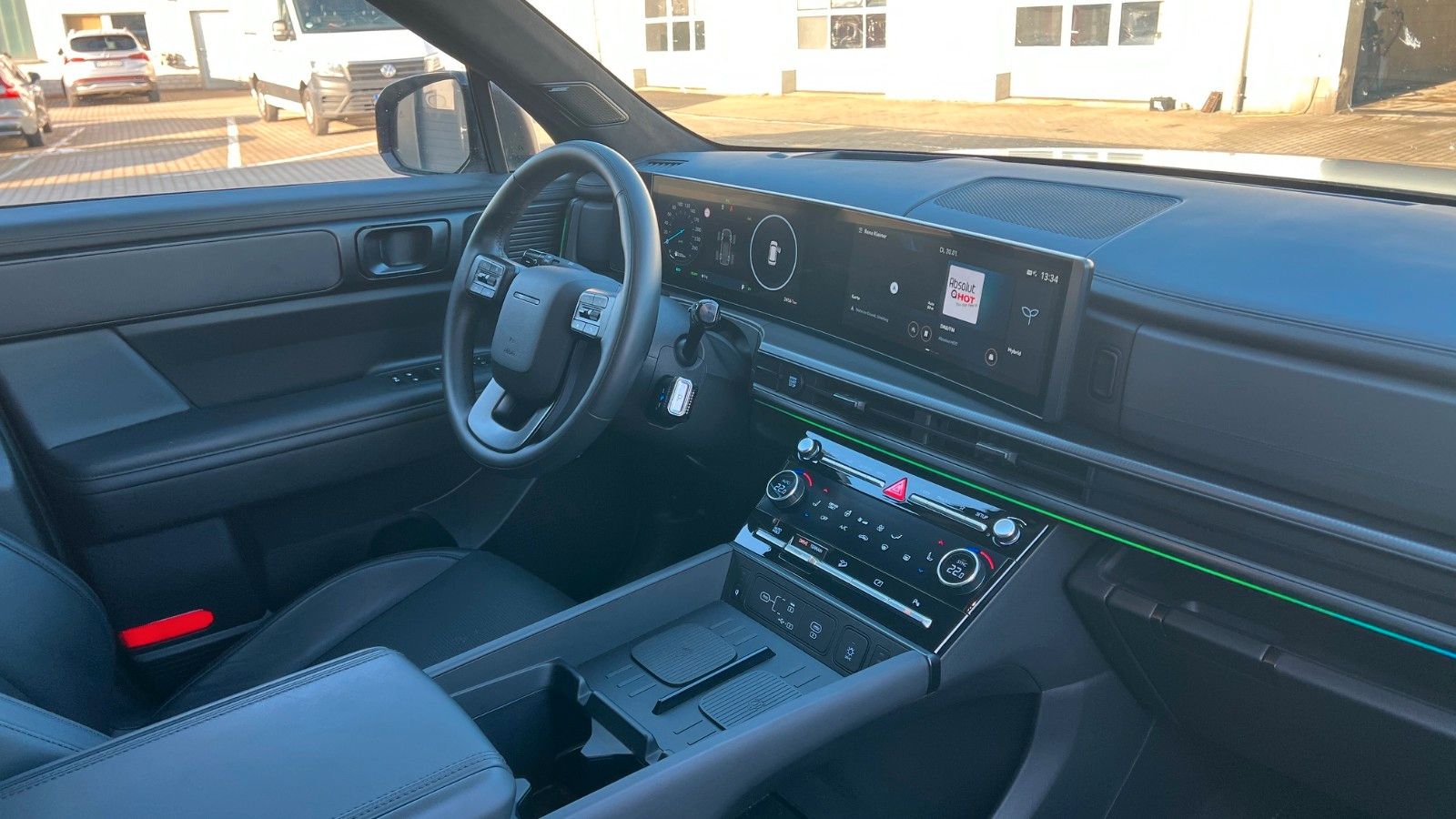 Fahrzeugabbildung Hyundai SANTA FE 1.6T-GDI HEV Blackline *Standhzg*AHK*