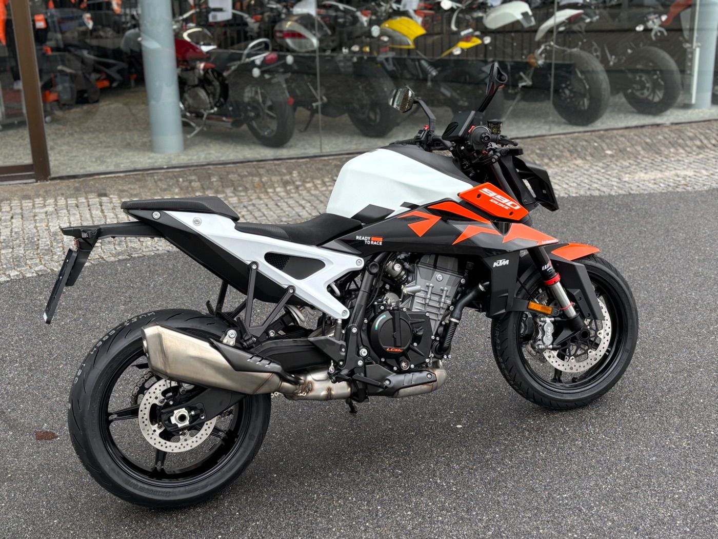 Fahrzeugabbildung KTM 990 Duke Modell 2026