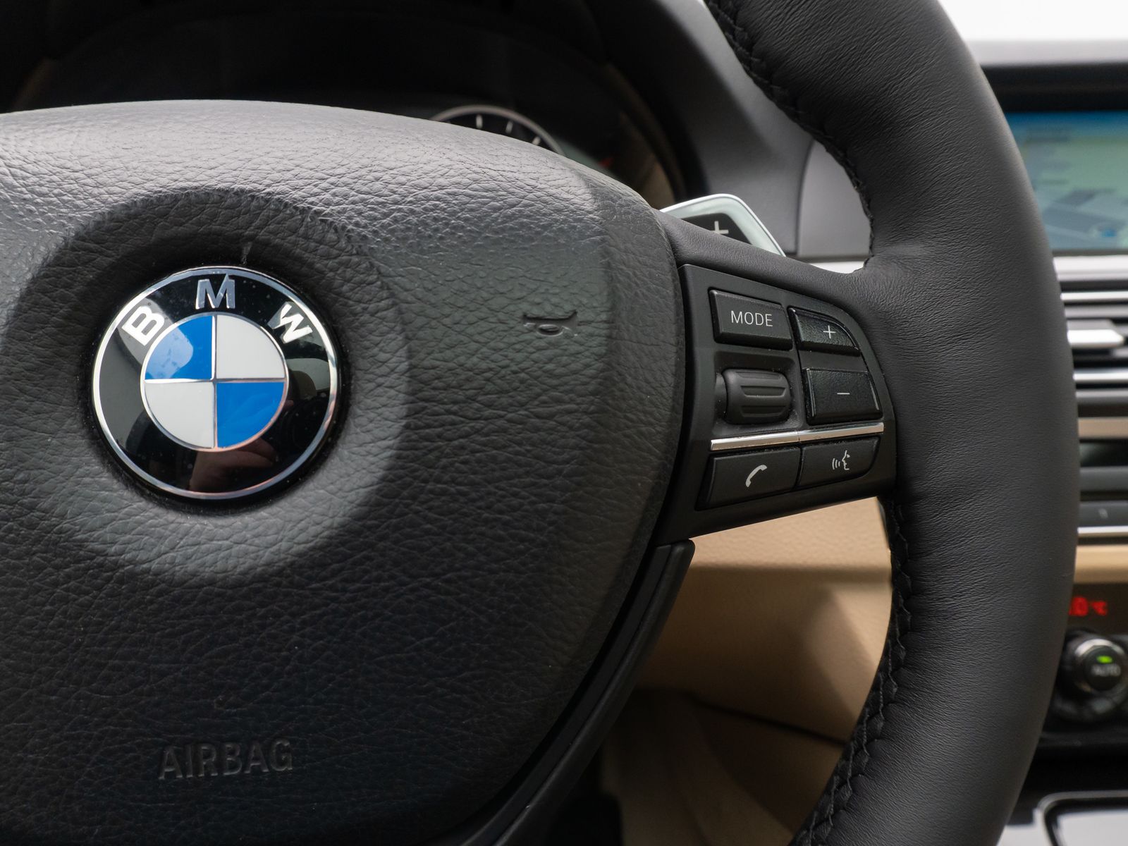 Fahrzeugabbildung BMW 530d xD M Sport Kamera HUD NaviPro Panorama HiFi