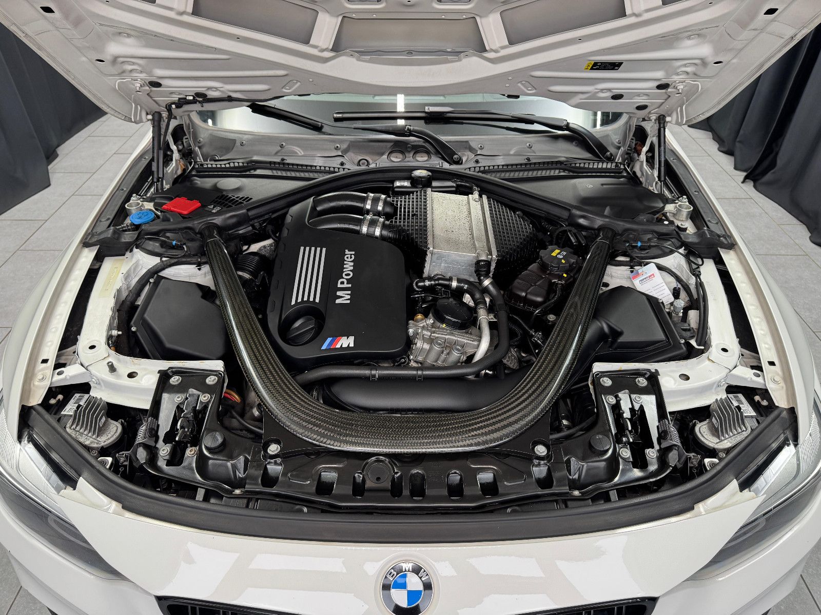 Fahrzeugabbildung BMW M4 Competition COUPE|H&K|HEAD-UP|360°|KARBON