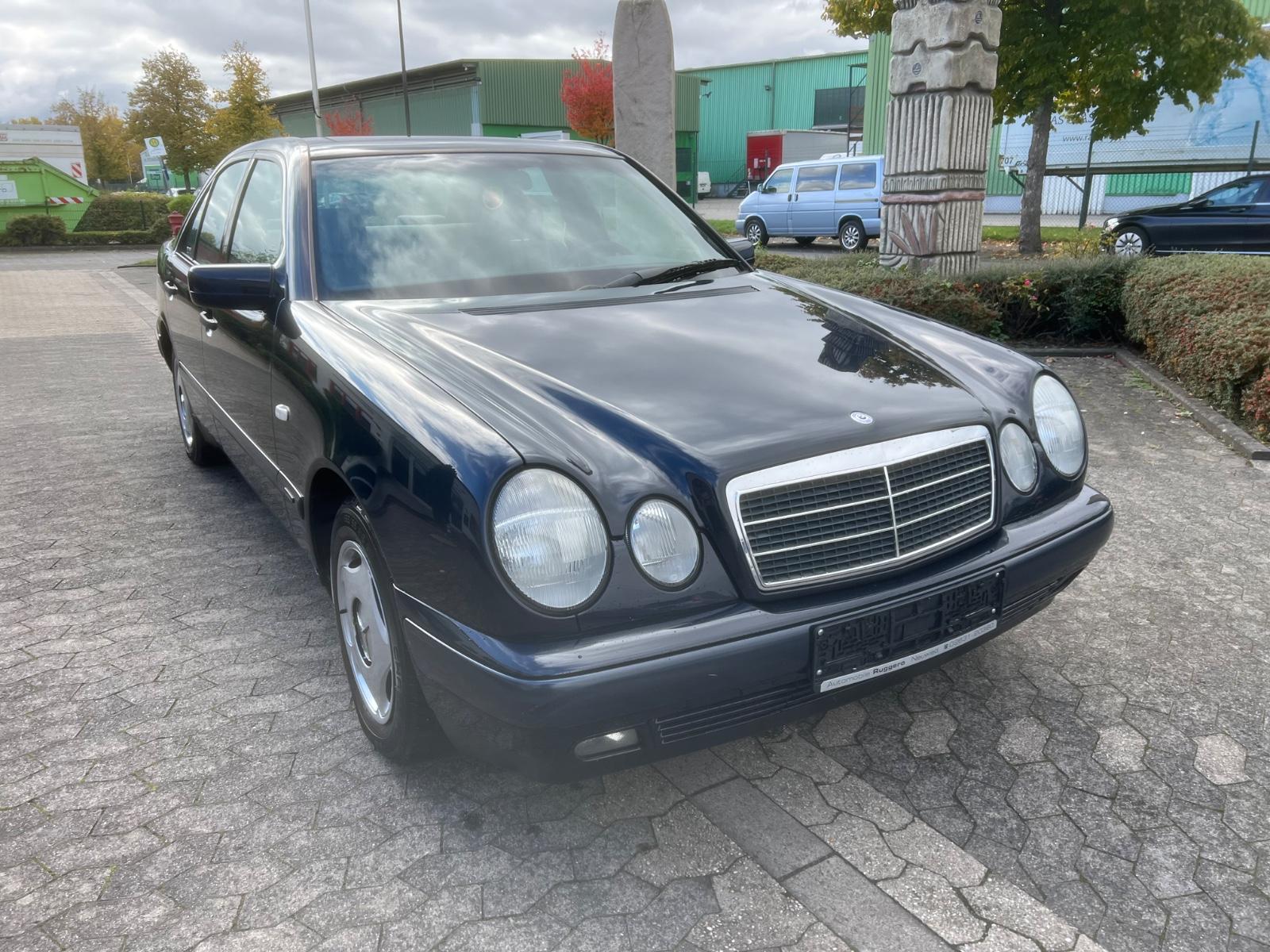 Mercedes-Benz E 220 D ELEGANCE