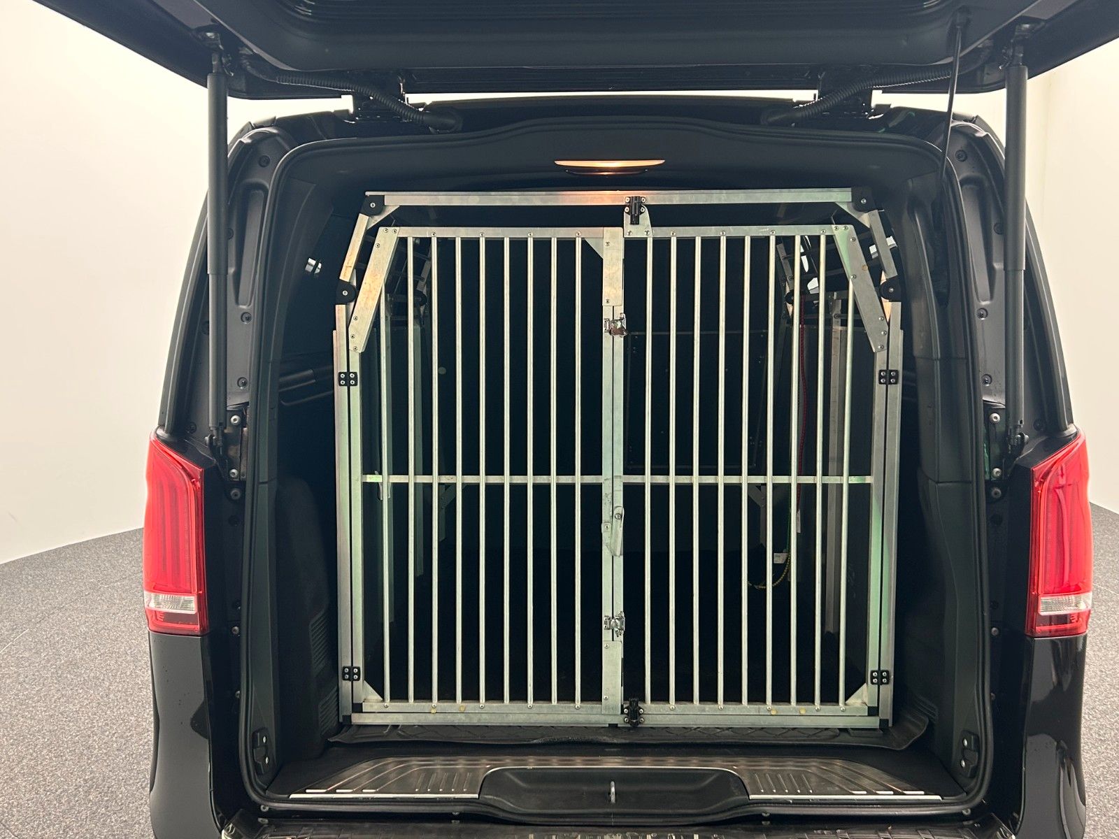 Fahrzeugabbildung Mercedes-Benz V 300d Avantgarde AMG 4Matic e.lang Hundebox