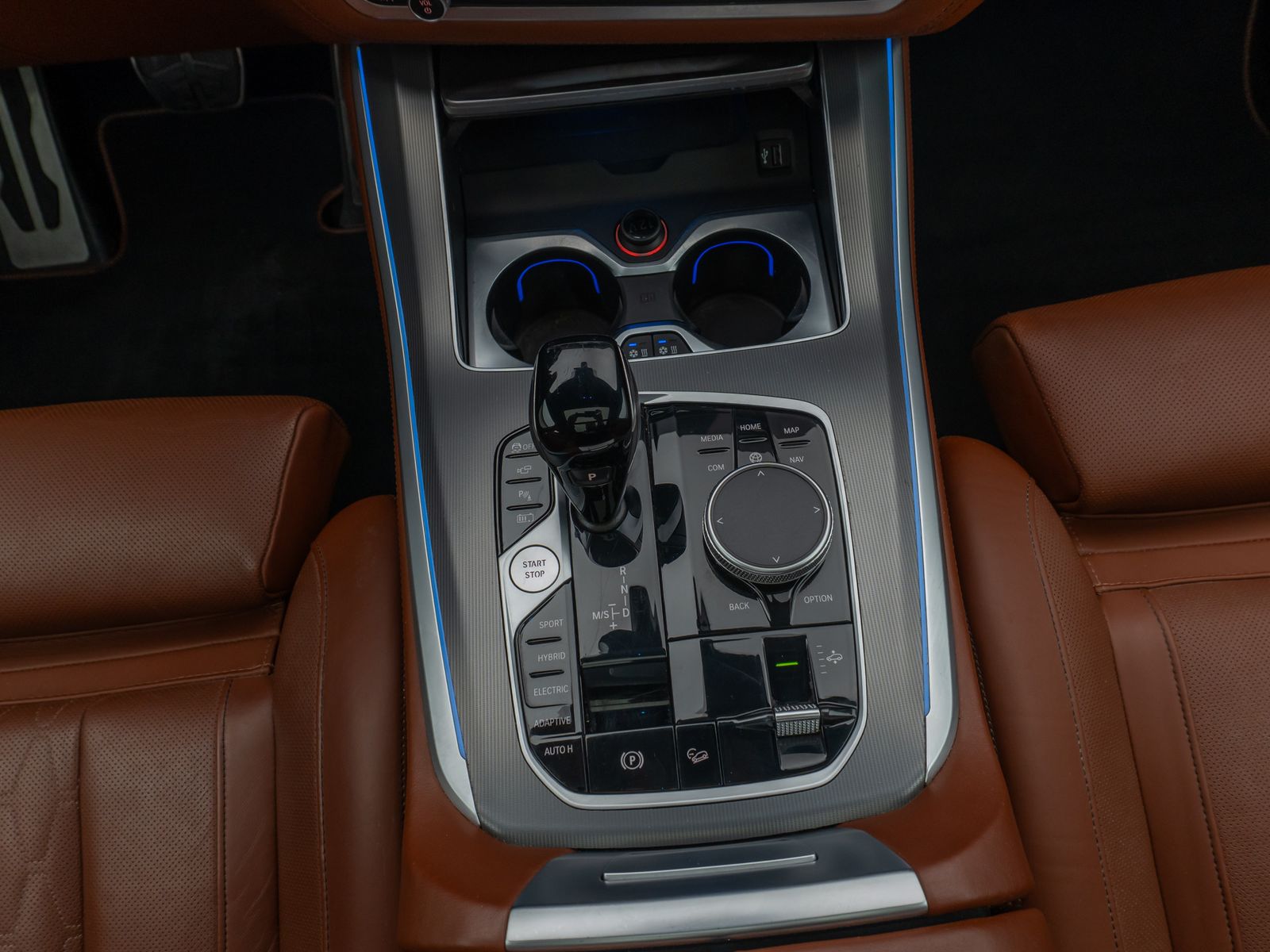 Fahrzeugabbildung BMW X5 xD45e M Sport Panorama 360°HUD HiFi NightVisi