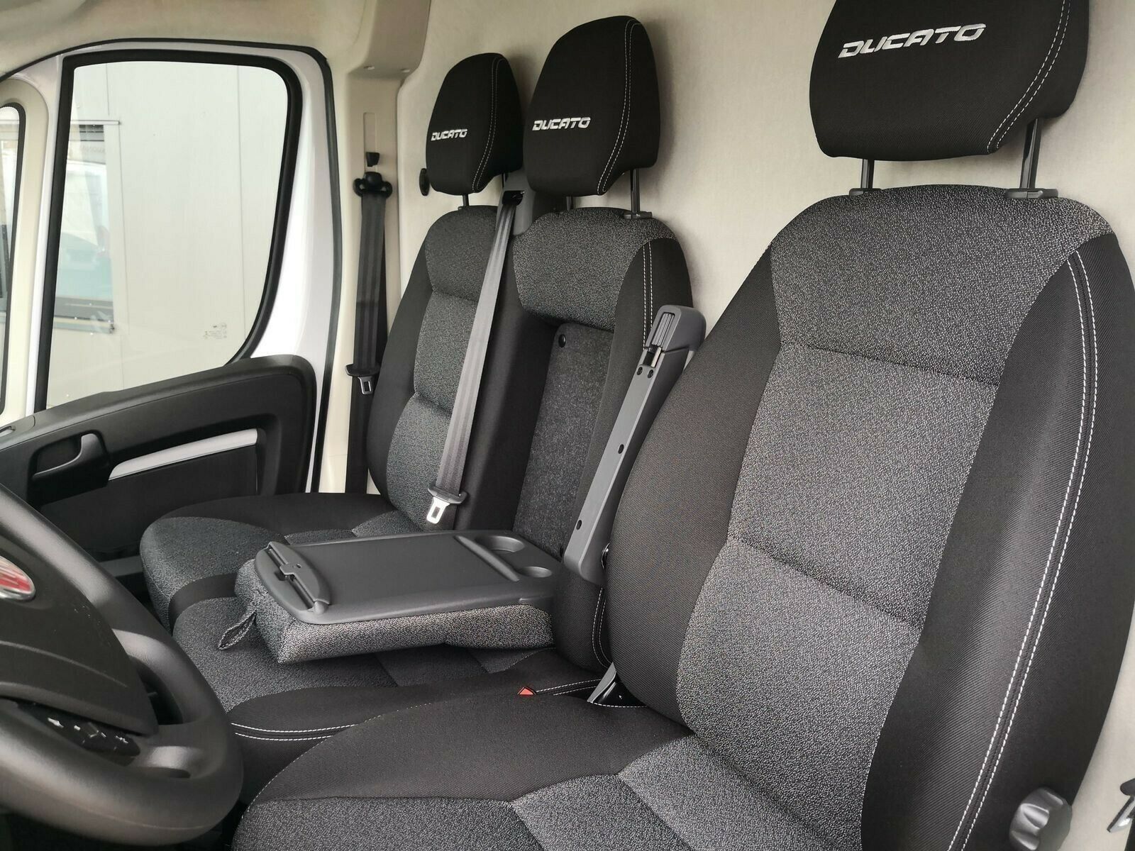 Fahrzeugabbildung Fiat E-Ducato MONATL. AB 275,69€* KASTENWAGEN L2H2 47