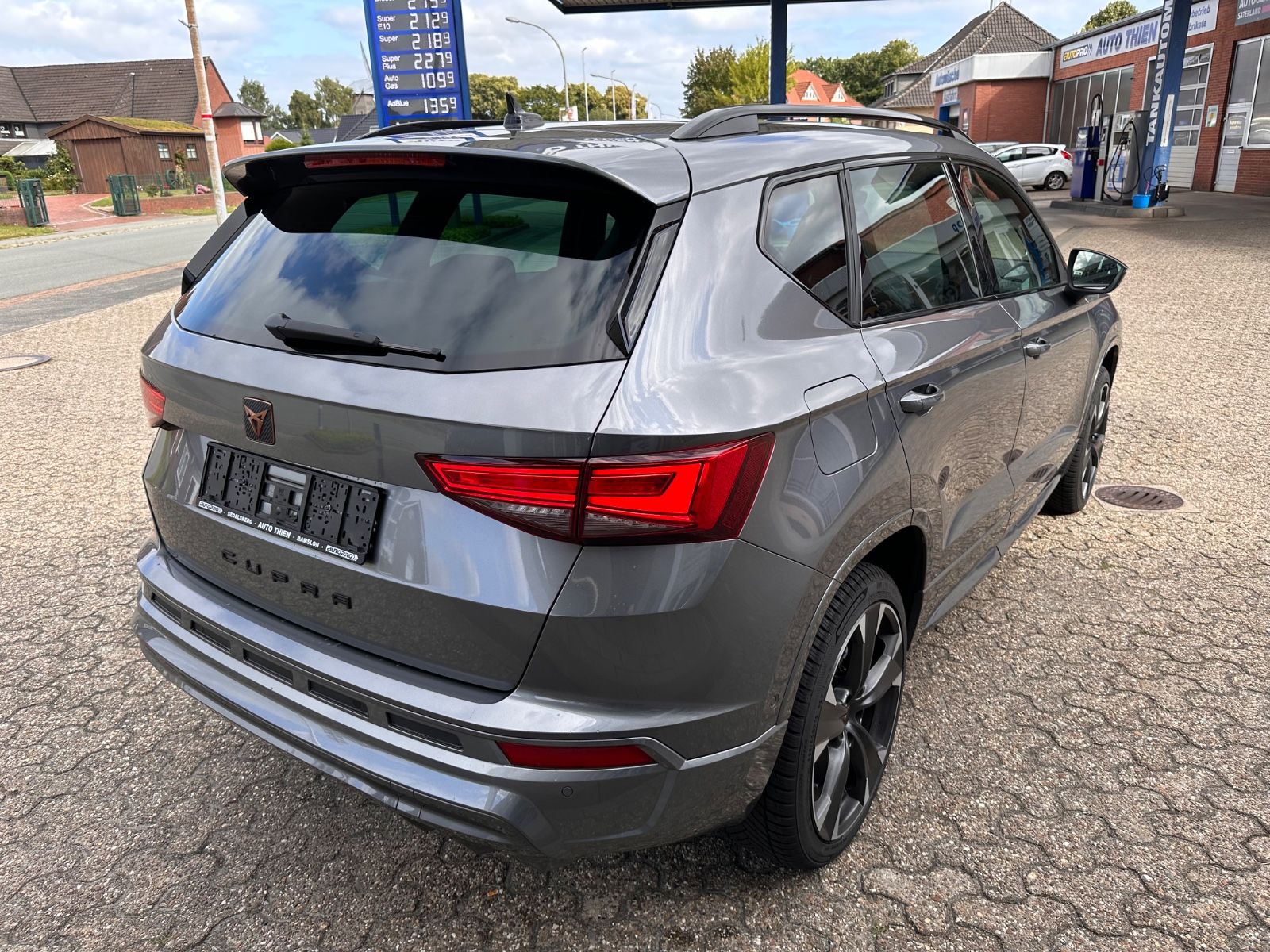 Fahrzeugabbildung CUPRA Ateca 1.5 TSI DSG Pano/ACC/Navi/LED/SHZG/Travel