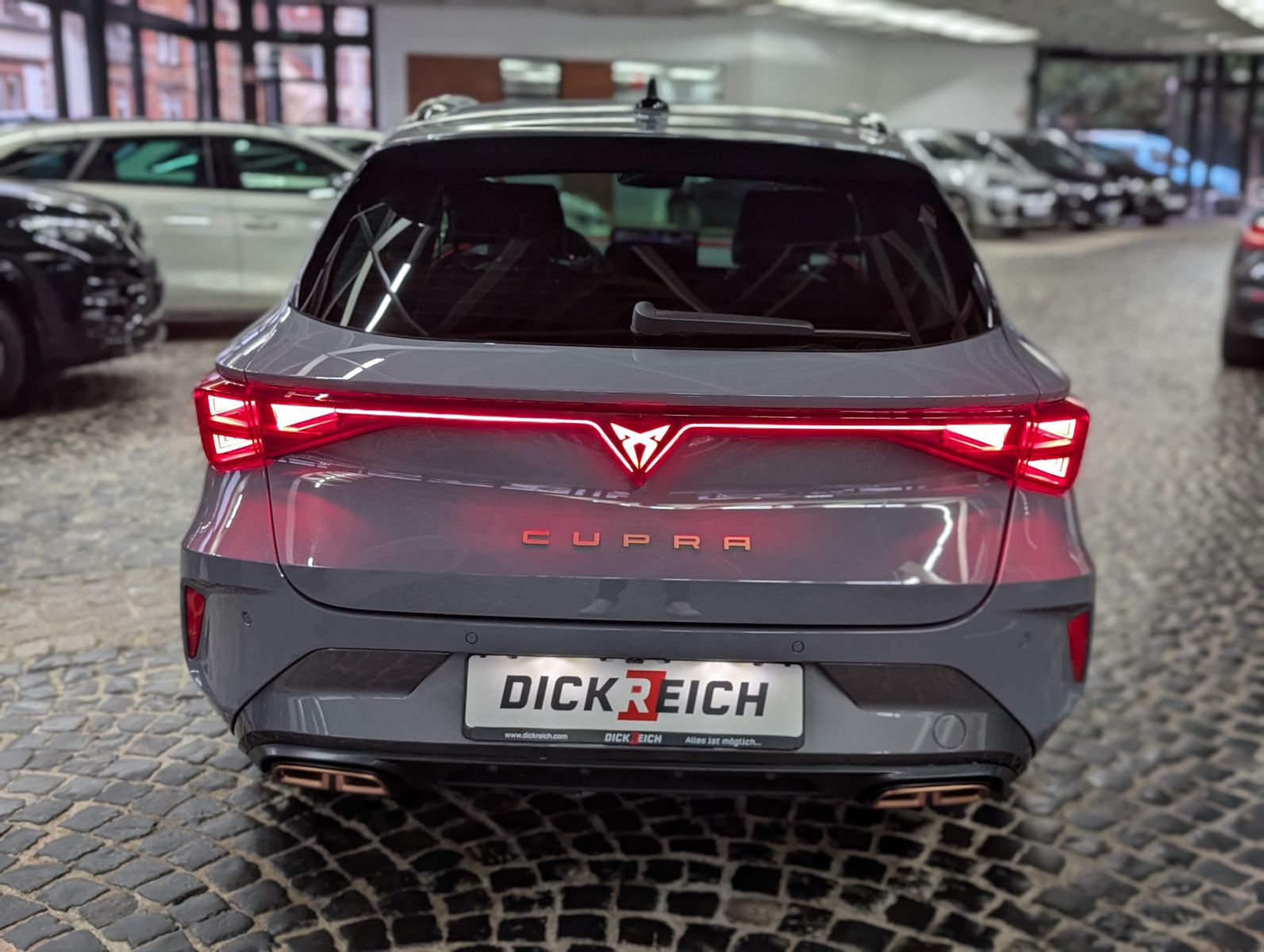 Fahrzeugabbildung CUPRA Leon 1.5 e-Hybrid PLUG-IN LED INTELIG-DRIVE EDGE